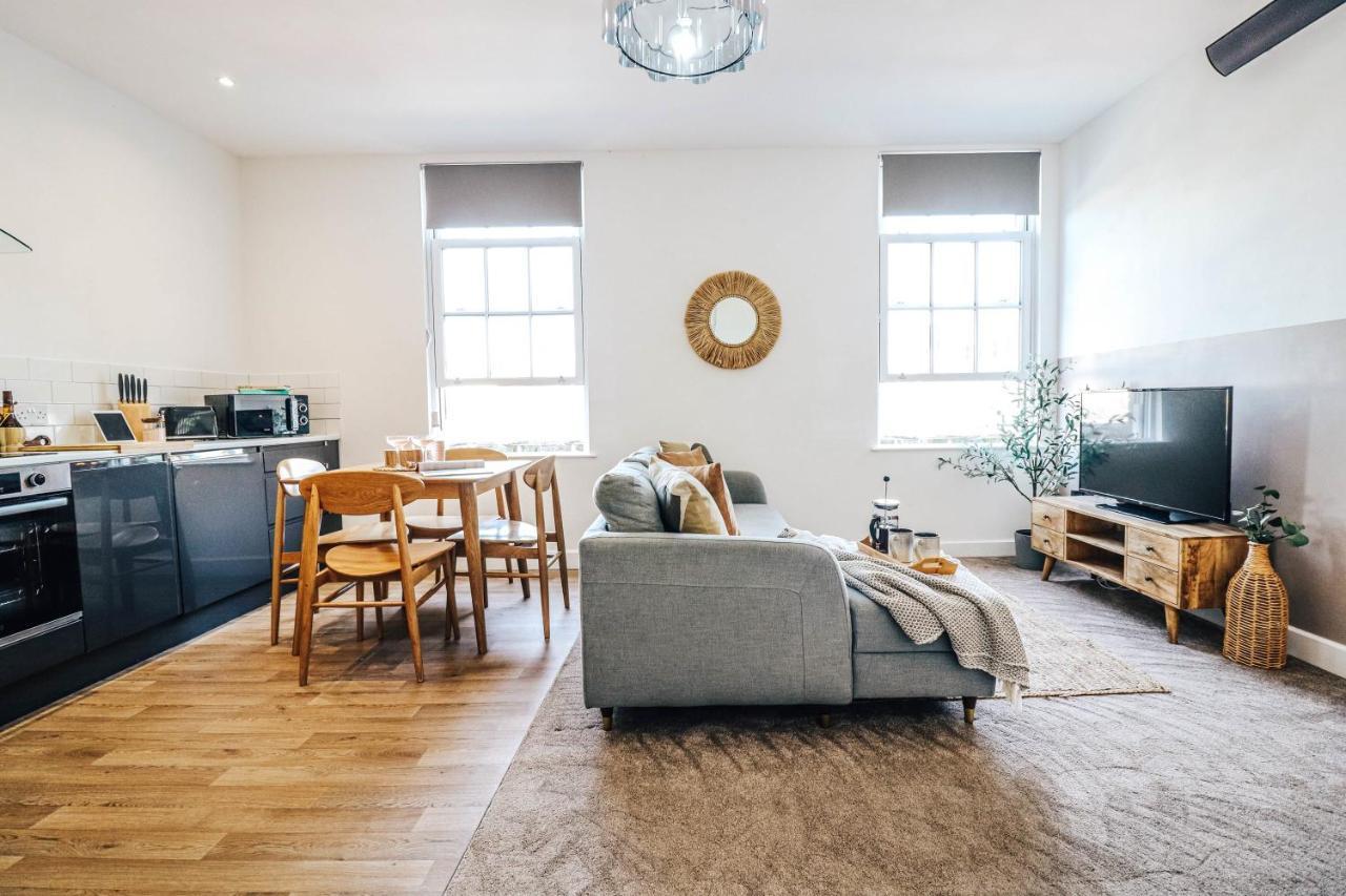 Principality View Apartment Two, By Solace Stays Cardiff Zewnętrze zdjęcie