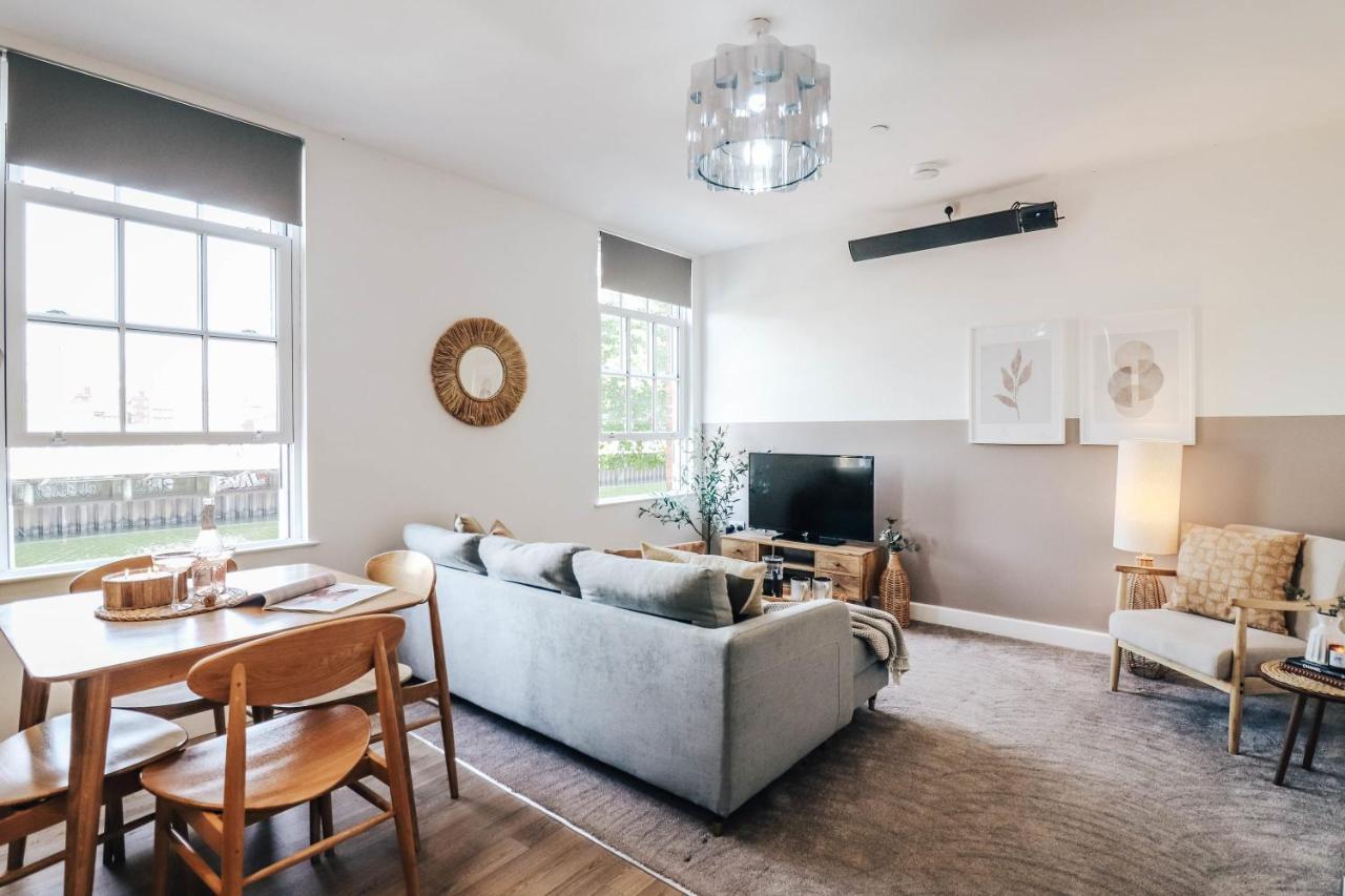 Principality View Apartment Two, By Solace Stays Cardiff Zewnętrze zdjęcie