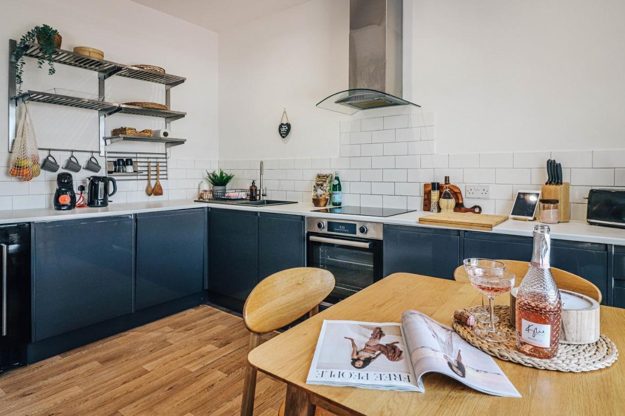Principality View Apartment Two, By Solace Stays Cardiff Zewnętrze zdjęcie